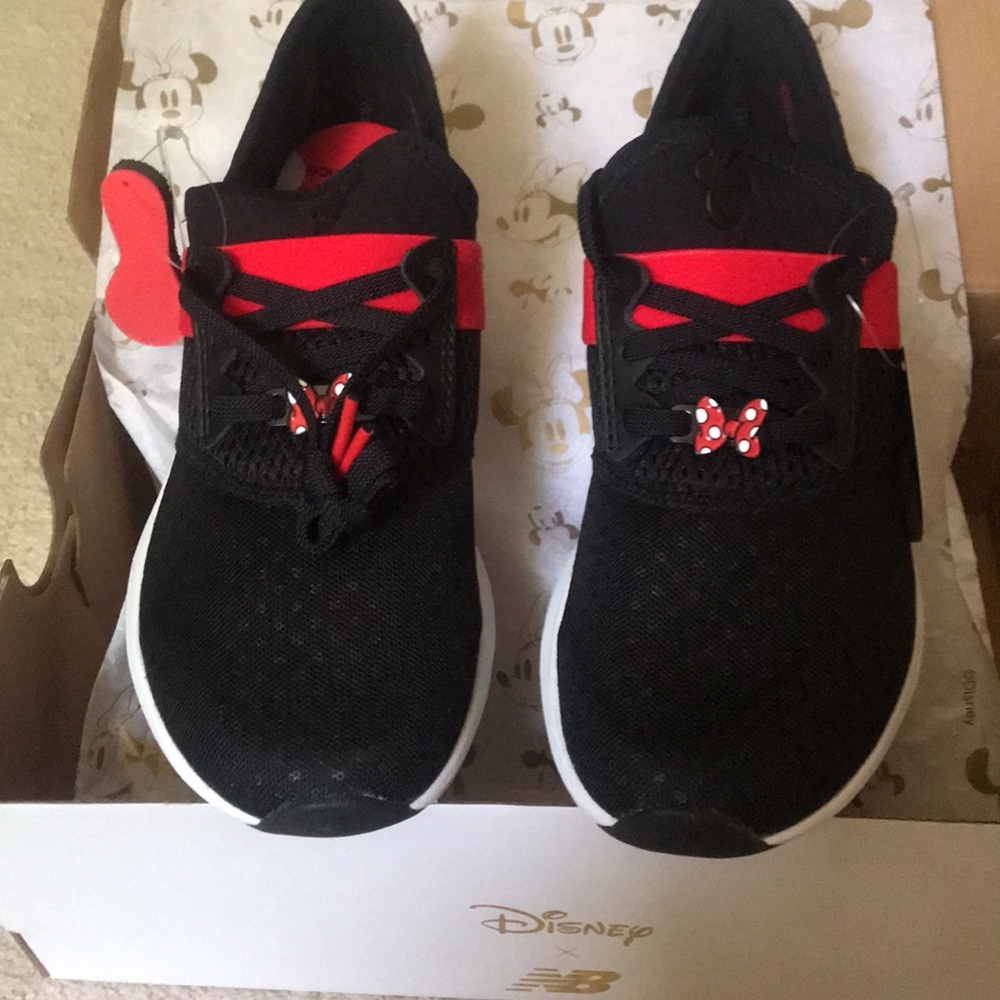 Collectors Series Minnie Mouse Womens New Balance